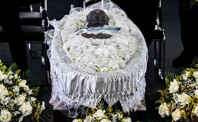 Corpo de Pel foi sepultado cinco de dias aps a morte 