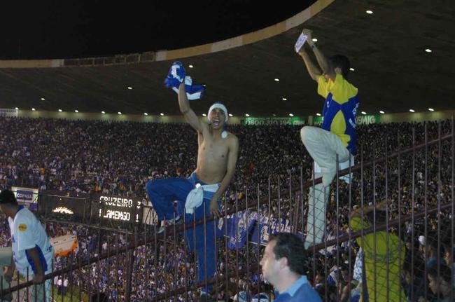 Em junho de 2003, o Cruzeiro deu o segundo passo para alcan�ar a in�dita Tr�plice Coroa. No dia 11 daquele m�s, no Mineir�o, o time dirigido por Vanderlei Luxemburgo conquistou a Copa do Brasil ao derrotar o Flamengo por 3 a 1. Os gols foram de Deivid, Aristiz�bal e Luis�o. Alex n�o marcou, mas voltou a dar show em campo, assim como j� havia feito no empate por 1 a 1 no duelo de ida, no Maracan�, quando fez gol de letra. Aquele foi o quarto t�tulo celeste no torneio de mata-matas e deu ainda mais confian�a ao elenco para tamb�m faturar o Brasileir�o no segundo semestre de 2003.
