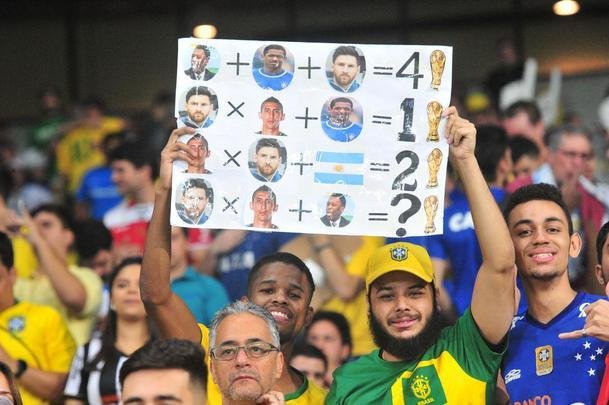 Fotos das torcidas de Brasil e Argentina, no Mineiro, no clssico vlido pela semifinal da Copa Amrica