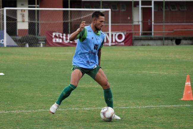 O Amrica segue com treinos preparatrios para a disputa do Campeonato Mineiro 2021. Comandados pelo auxiliar tcnico Mrcio Hahn, jogadores da base americana - e tambm os que tiveram menos oportunidades na temporada 2020 - realizam atividades voltadas ao Estadual.