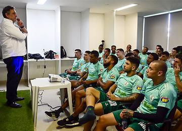 Coordenador de futebol considera que Coelho ainda tem chance de avançar no torneio, mas decreta que prioridade é o Brasileirão