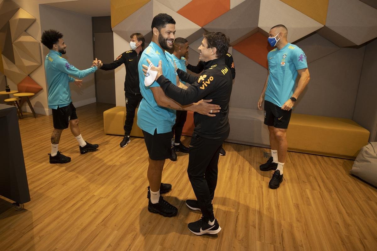 Jogadores se apresentam  Seleo Brasileira