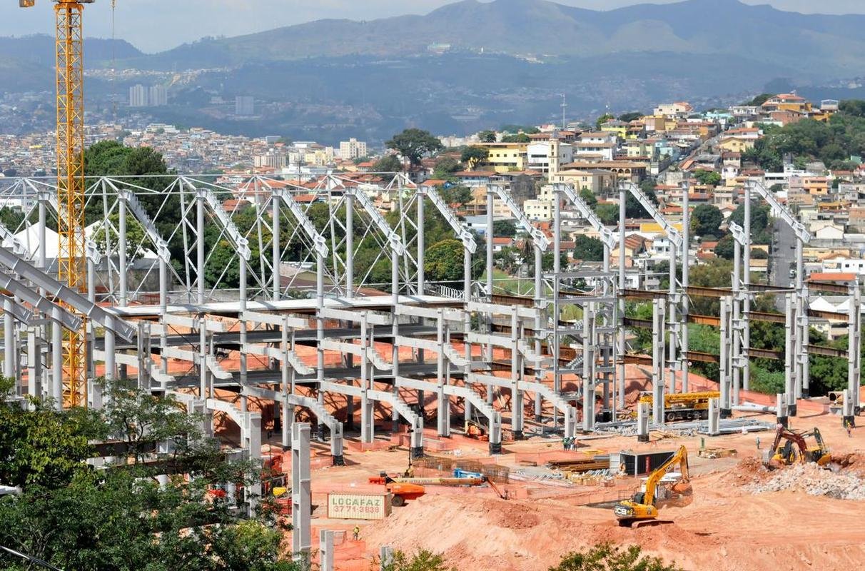 Arena MRV completa um ano de obras neste 20 de abril de 2021. Veja como est o andamento da construo do estdio do Atltico, que tem previso de ficar pronto em outubro de 2022. Sero 46 mil lugares, 2.333 vagas de estacionamento, 40 bares e 80 camarotes. O empreendimento fica no bairro Califrnia, em Belo Horizonte. (Fotos de Gladyston Rodrigues/EM/D. A Press)