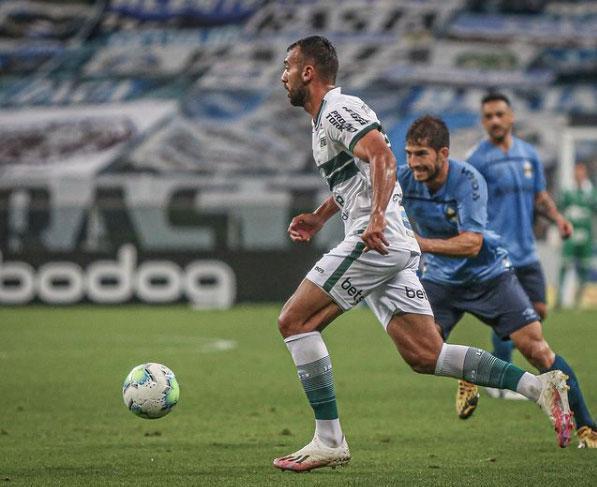 Ramón Martínez - O volante paraguaio também foi afastado pelo técnico Jorge Sampaoli. O jogador passou pela equipe de transição até ser emprestado ao Coritiba. No Coxa foram sete partidas, duas delas como titular, até o afastamento em função do teste positivo para COVID-19.