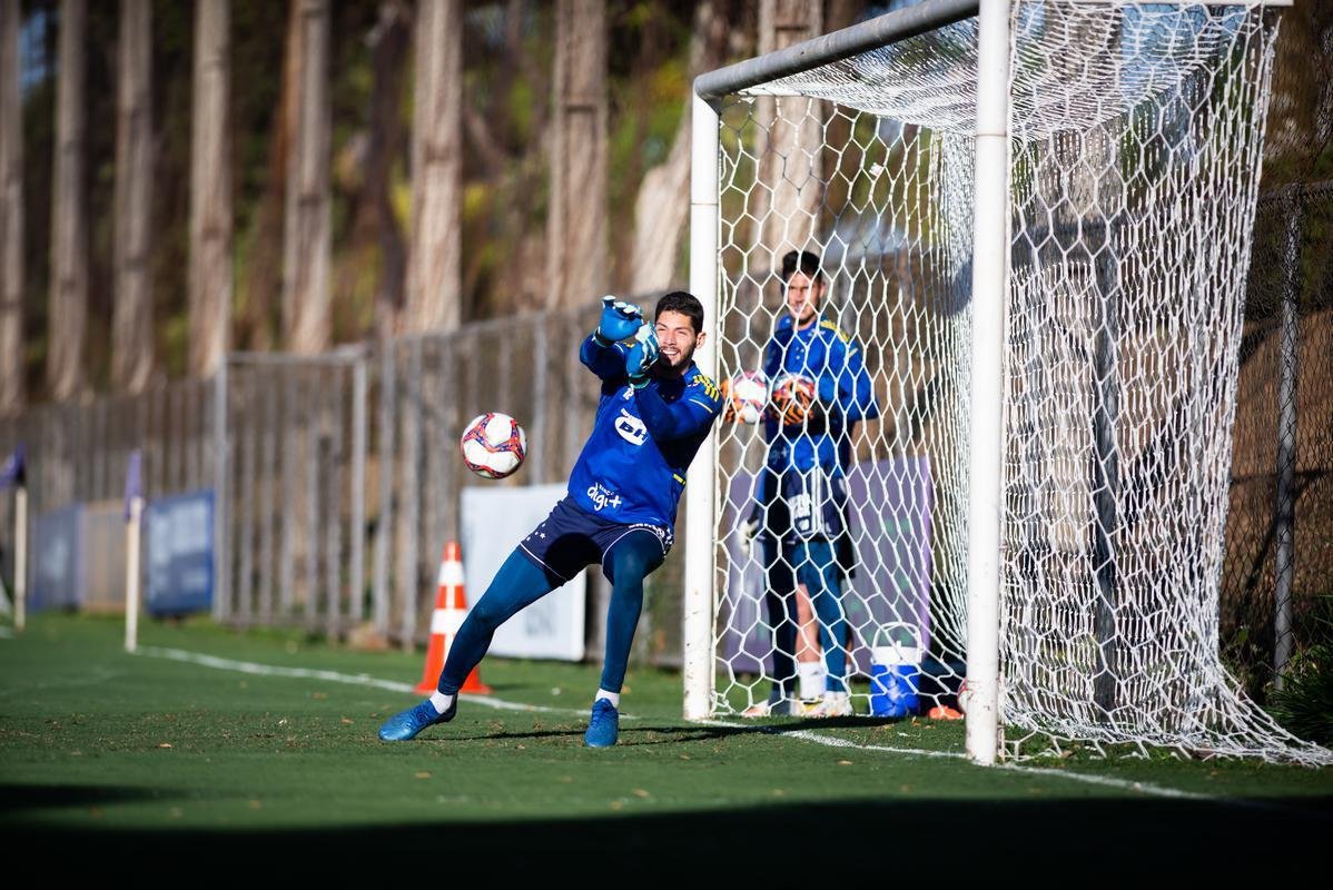 Fotos do treino do Cruzeiro na tarde desta quinta-feira (19/8), na Toca da Raposa II, em Belo Horizonte. Time fechou a preparao para enfrentar o Confiana, s 21h30 desta sexta-feira, no Mineiro