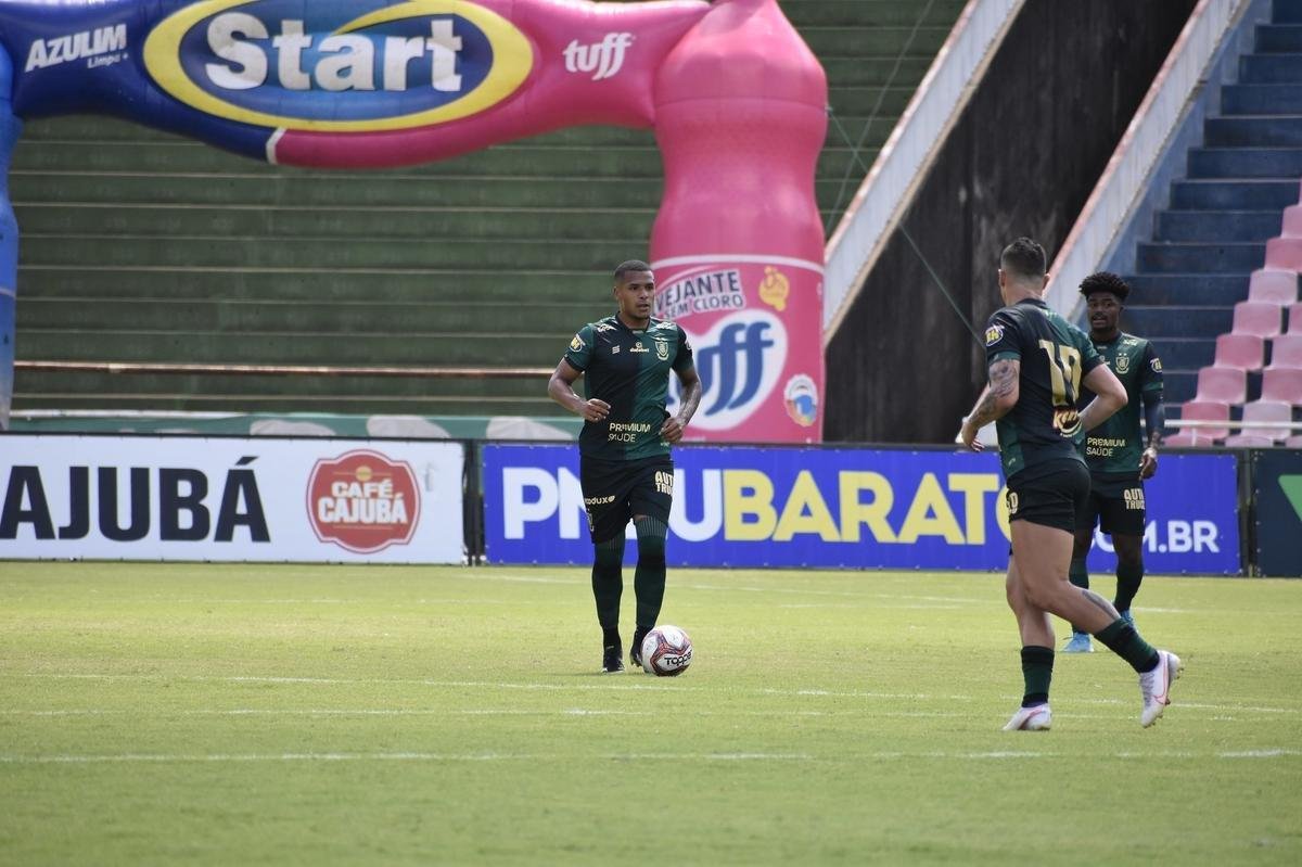 Uberlândia e América se enfrentaram nesta quinta-feira (1), em partida válida pela 6ª rodada do Campeonato Mineiro. Sob forte calor, as equipes duelaram no Parque do Sabiá, em Uberlândia, no Triângulo Mineiro.