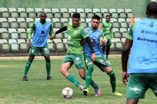 O Amrica segue com treinos preparatrios para a disputa do Campeonato Mineiro 2021. Comandados pelo auxiliar tcnico Mrcio Hahn, jogadores da base americana - e tambm os que tiveram menos oportunidades na temporada 2020 - realizam atividades voltadas ao Estadual.