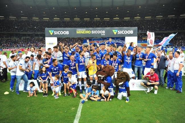 Festa do Cruzeiro com a conquista do Campeonato Mineiro sobre o Atltico