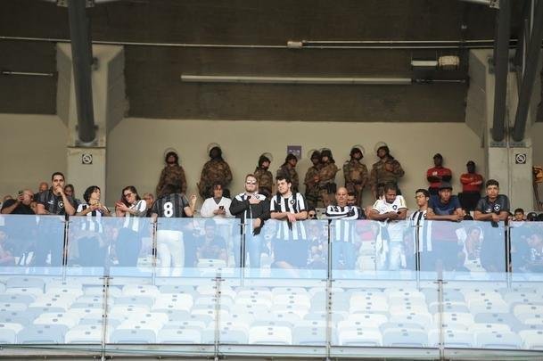 Torcedores de Cruzeiro e Botafogo, no Mineiro, em duelo pela 19 rodada do Brasileiro