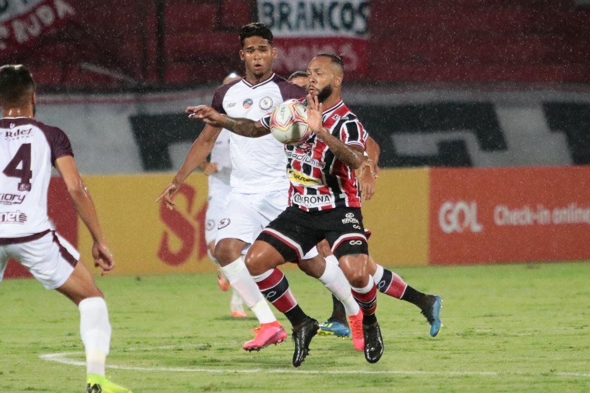 No Arruda, Jacuipense saiu na frente, com Railan. Mayco Félix, com dois gols, virou para o Santa. Os dois gols de Dinei, viraram novamente o placar, mas, nos minutos finais, Toty empatou para o Tricolor.