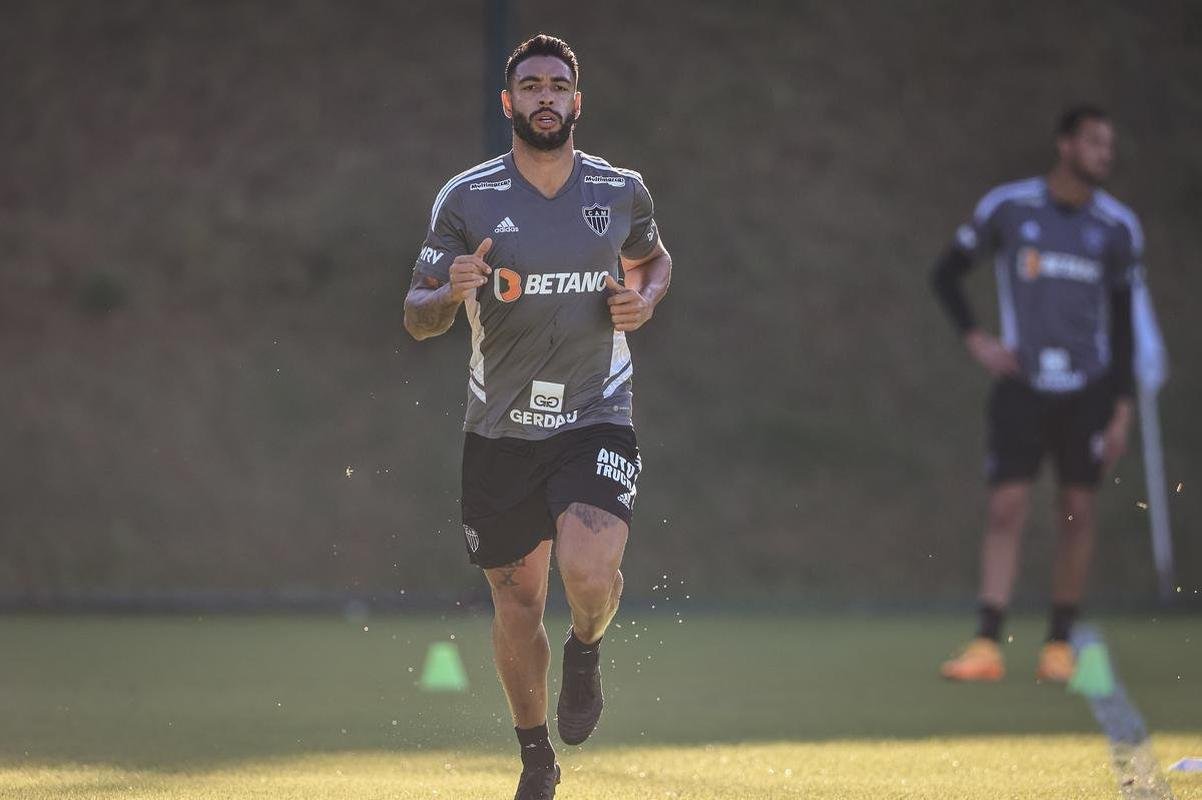 Nesta tera-feira (26), Cuca foi apresentado como treinador do Atltico - pela terceira vez na carreira. Primeiro, foi saudado pelo diretor de futebol Rodrigo Caetano e concedeu entrevista coletiva na sala de imprensa da Cidade do Galo. Depois, comandou o primeiro treino com o elenco no CT, j pensando no confronto contra o Internacional, pelo Campeonato Brasileiro.