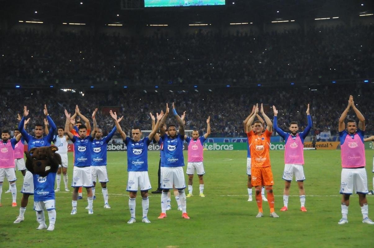Fotos da torcida do Cruzeiro na derrota para o Fluminense no Mineiro; mesmo com eliminao, time recebeu grande apoio ao fim da partida