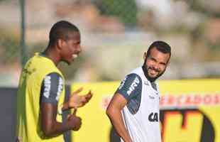 Elenco atleticano fez trabalho ttico orientado por Larghi antes de jogo-treino contra o Coimbra