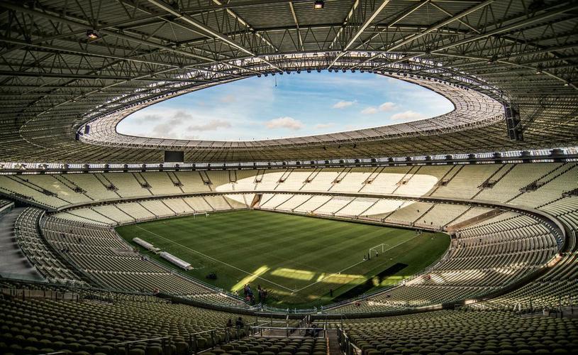 Assim como o Man Garrincha, o Estdio Governador Plcido Castelo (Arena Castelo) tambm briga pelo mesmo objetivo: receber a final da Sul-Americana. O estdio localizado em Fortaleza, no Cear, vive a expectativa de ser uma das sedes at 2023. 