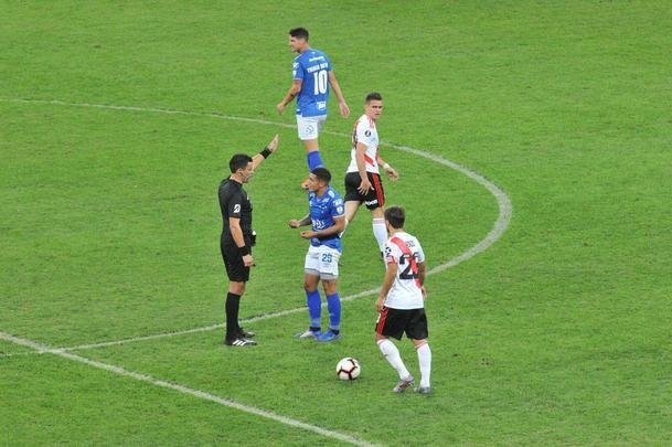 Fotos do primeiro tempo do duelo entre Cruzeiro e River Plate, no Mineiro, pelas oitavas de final da Copa Libertadores 2019