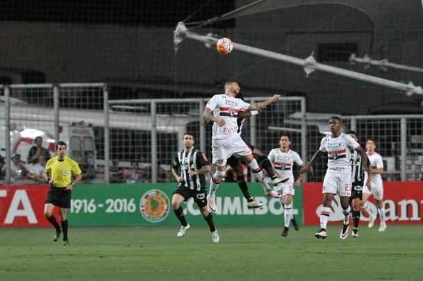 Fotos do primeiro tempo do duelo entre Atltico e So Paulo, no Independncia, pela Libertadores