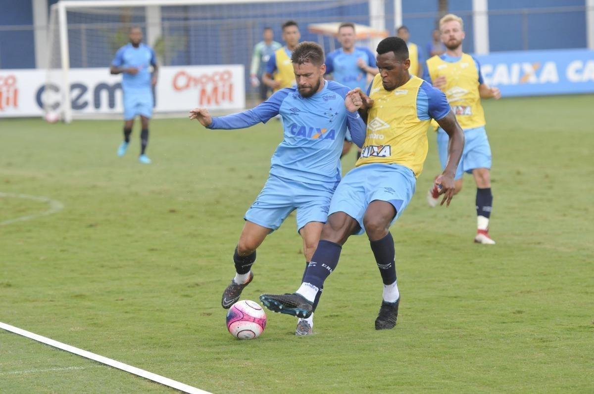 Imagens do treino do Cruzeiro nesta quarta-feira (14), antes do duelo contra o Patrocinense