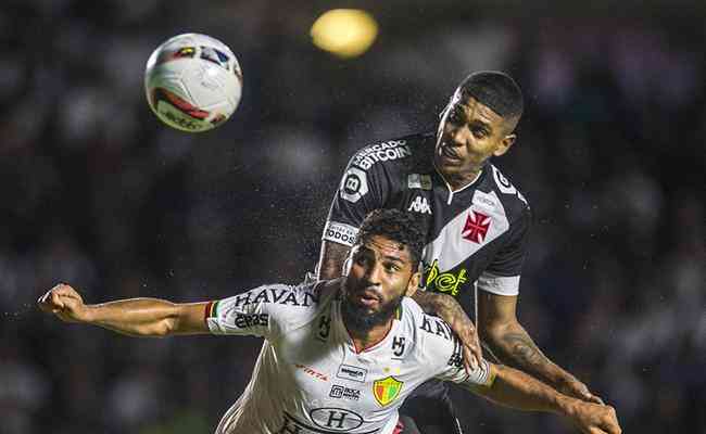 Brusque e Vasco se enfrentaro no Estdio Augusto Bauer na 28 rodada da Srie B