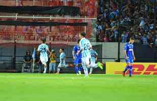 Fotos do primeiro tempo de Racing e Cruzeiro, no El Cilindro, pela Copa Libertadores. Lautaro Martnez abriu o placar para os argentinos