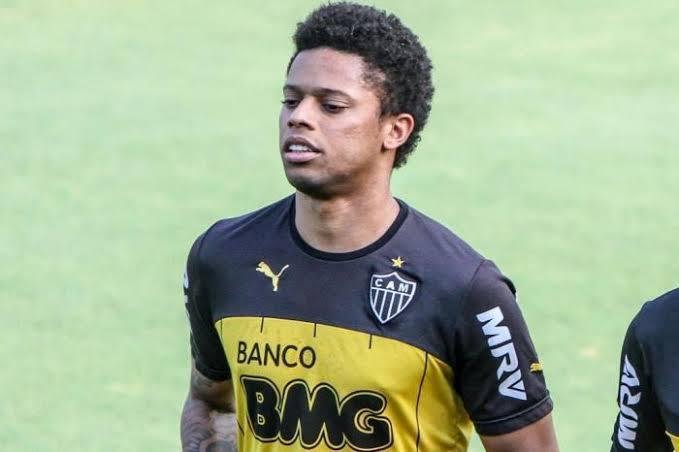 Andr - Durante muito tempo, Andr foi a contratao mais cara da histria do Atltico. O jogador, contratado junto ao Dnamo de Kiev, da Ucrnia, chegou ao clube em 2011 e comeou bem, com sete gols naquele Brasileiro. Em 2012, foi artilheiro do Campeonato Mineiro, mas perdeu espao com a chegada e bom desempenho de J. Ele acabou emprestado e voltou ao Galo em 2014. Nos anos seguintes, foi emprestado a outros clubes at ser vendido de forma definitiva. Em 81 jogos, ele marcou 32 gols.