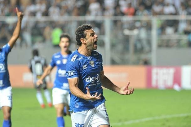 Fred marca de pnalti, empata clssico e d ttulo mineiro ao Cruzeiro no Independncia