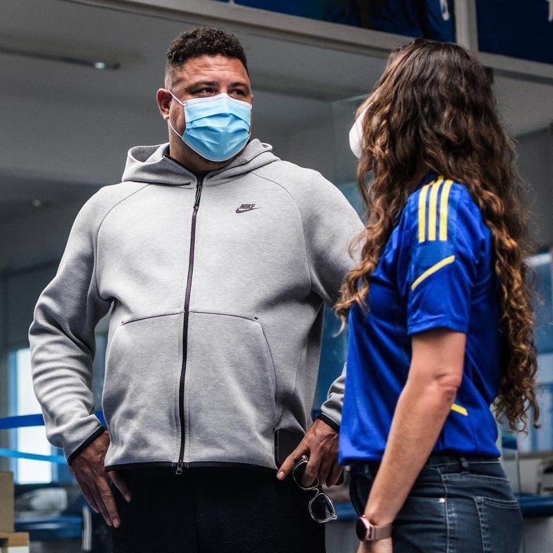Em sua primeira visita  Toca da Raposa II, Ronaldo concedeu entrevista coletiva e teve contato com jogadores e comisso tcnica do Cruzeiro. Ele tambm se encontrou com scios da categoria Diamante.