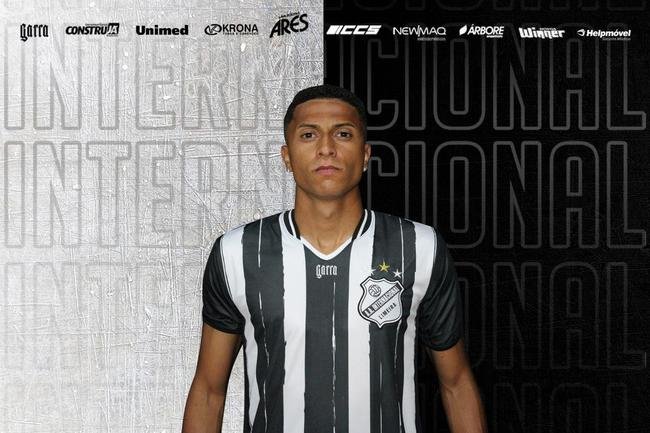 Rafael Santos (lateral-esquerdo) - com poucas chances no Cruzeiro, foi emprestado  Chapecoense e fez parte do elenco que subiu  Srie A. Em 2021, acertou com a Inter de Limeira para a disputa do Campeonato Paulista.
