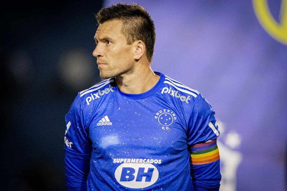 Fotos da partida entre Londrina e Cruzeiro, pela S�rie B