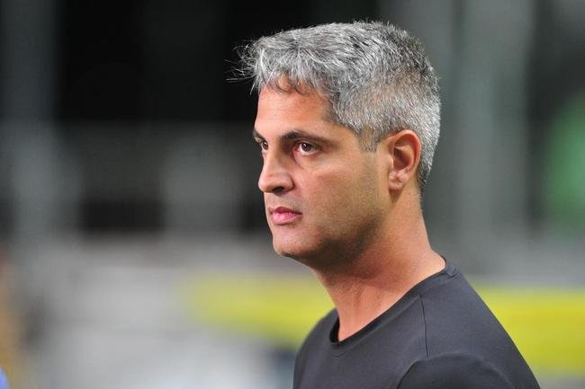 Em outubro deste ano, o Coritiba anunciou a contrata��o do t�cnico Rodrigo Santana. Ele chegou para assumir a vaga deixada por Jorginho. No entanto, o ex-treinador do Atl�tico foi demitido em 13 de dezembro, com apenas 11% de aproveitamento: foram dois empates e quatro derrotas.