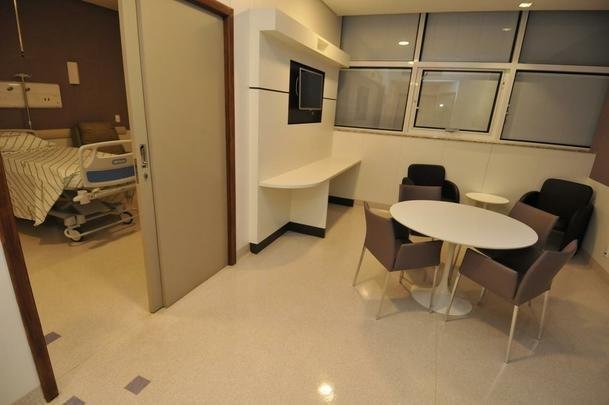 Neymar passará por cirurgia e ficará internado no Hospital Mater Dei, em Belo Horizonte. Craque do PSG e da Seleção Brasileira será instalado no 13º andar e usufruirá de suíte com toda estrutura para a família