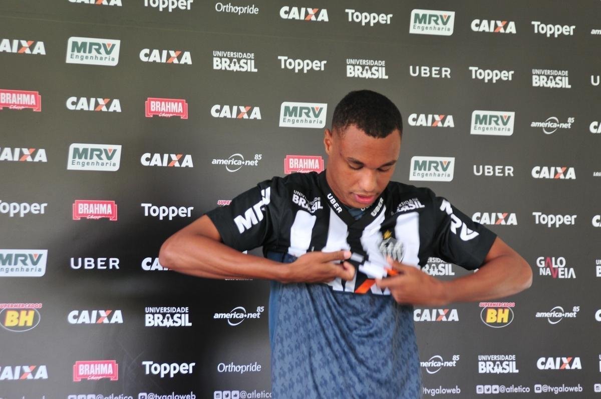 Fotos da apresentao e primeiro treino de Leandrinho no Atltico
