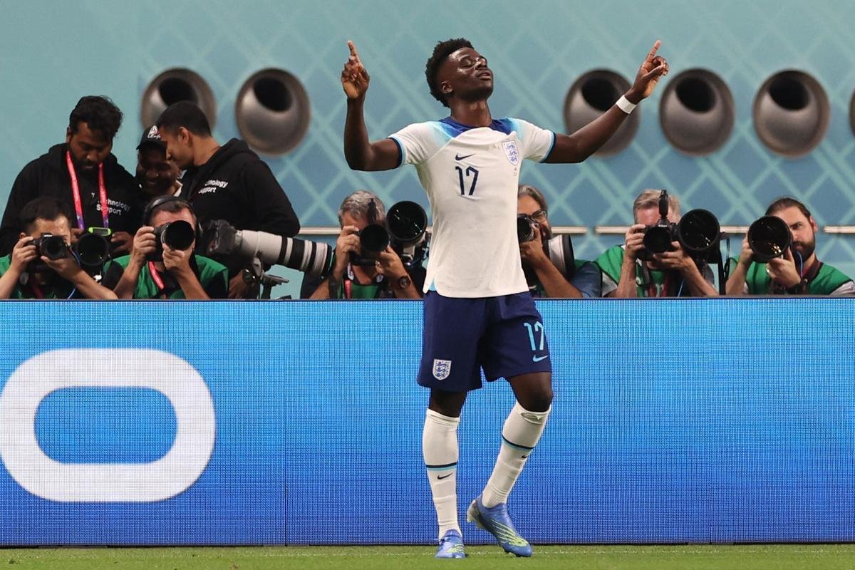 Inglaterra e Ir, no primeiro jogo do Grupo B da Copa do Mundo.