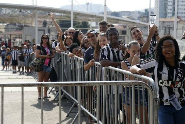Fotos da vitória do Botafogo sobre o Atlético, por 2 a 1, no Engenhão, pela 18ª rodada do Brasileiro