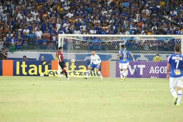 Fotos da partida entre Cruzeiro e Atltico-PR no Mineiro