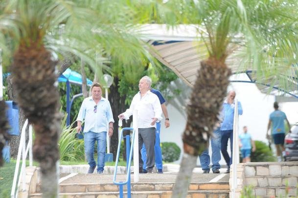 Fotos da apresentao de Adilson Batista como novo tcnico do Cruzeiro. Tcnico teve reunio com jogadores na Toca da Raposa II, falou com a imprensa e depois comandou seu primeiro treino