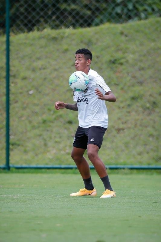 Aps polmica balada, Dylan e Marrony participam normalmente do treino na Cidade do Galo