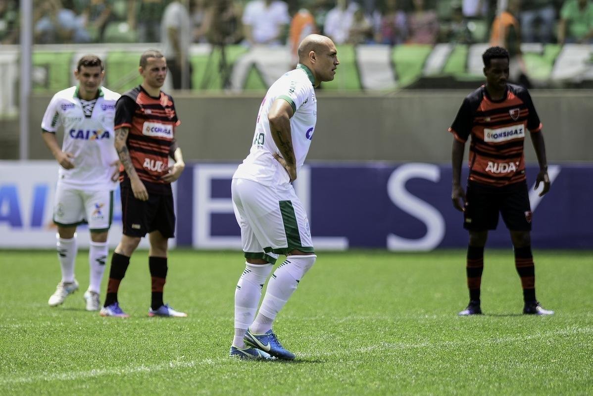 Edno (atacante) - contratado no fim de agosto, fez nove partidas e marcou dois gols na Srie B. Sua situao em 2018 ainda no foi confirmada, pois o Moreirense de Portugal tem interesse em adquiri-lo.