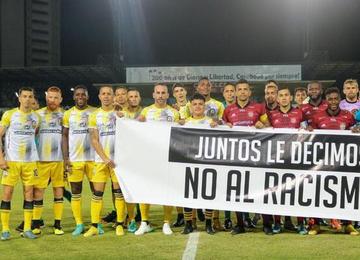 Manifestação ocorreu dias depois de jogadores do Galo serem recebidos com gritos de "macaco" na chegada ao Estádio Olímpico UCV, em Caracas, na Venezuela