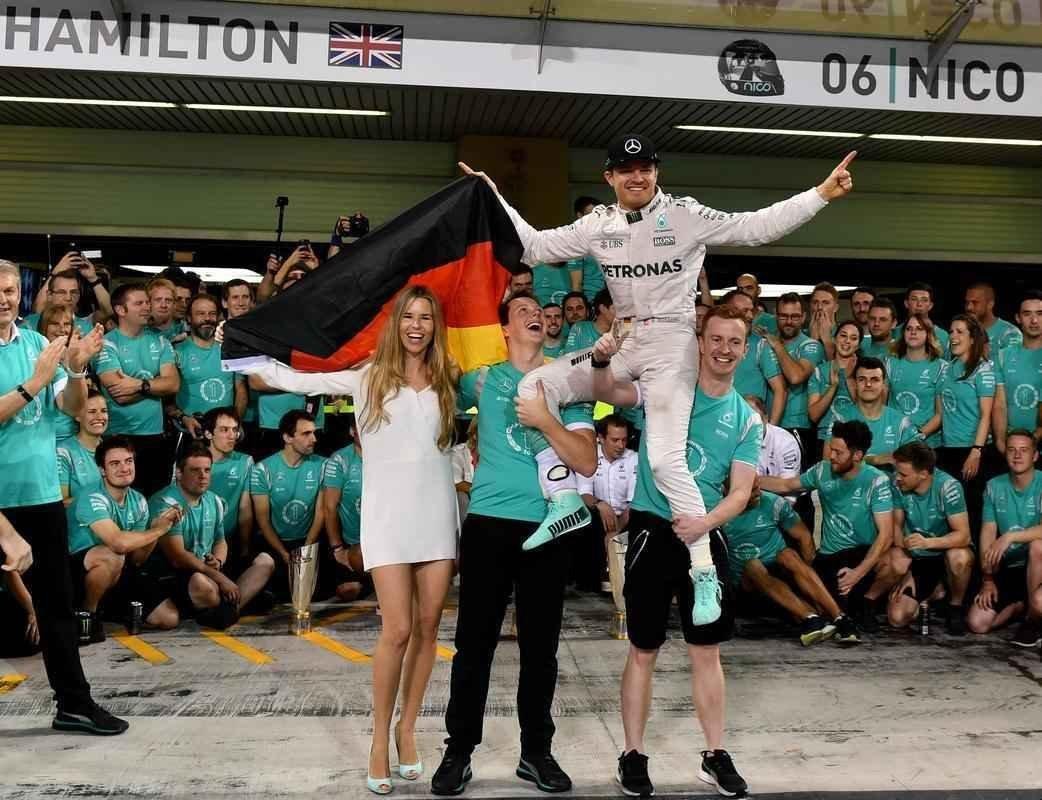 Festa de Nico Rosberg com o ttulo indito na Frmula 1; feito veio com segundo lugar em Abu Dhabi