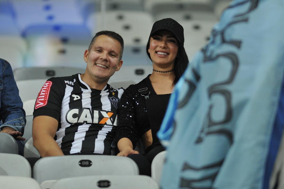 Fotos das torcidas de Uruguai e Equador no Mineiro