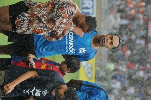 Fotos do 'Game of Dreams', jogo festivo dos Amigos do Ronaldinho contra os Amigos do Penta