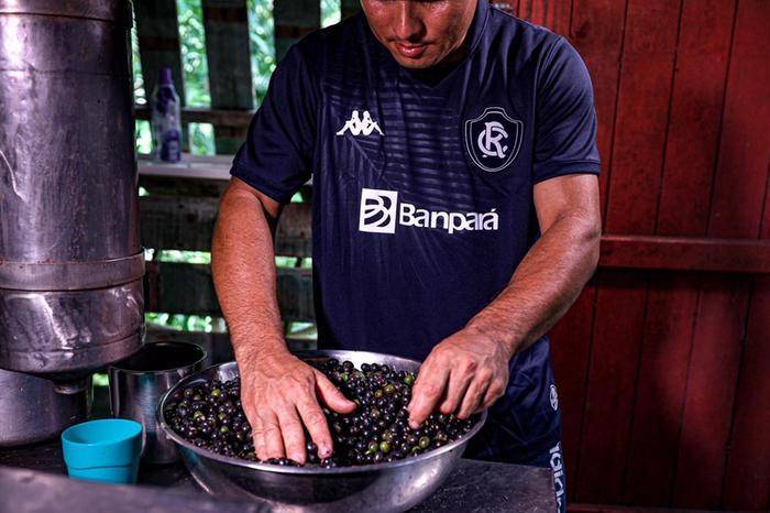 Em fevereiro, o Remo lanou o seu primeiro uniforme para a temporada 2021, que faz parte da coleo Razes. Batizada de 'Soberana', a camisa apresenta detalhes que fazem aluso ao aa. O modelo custa R$229,90.