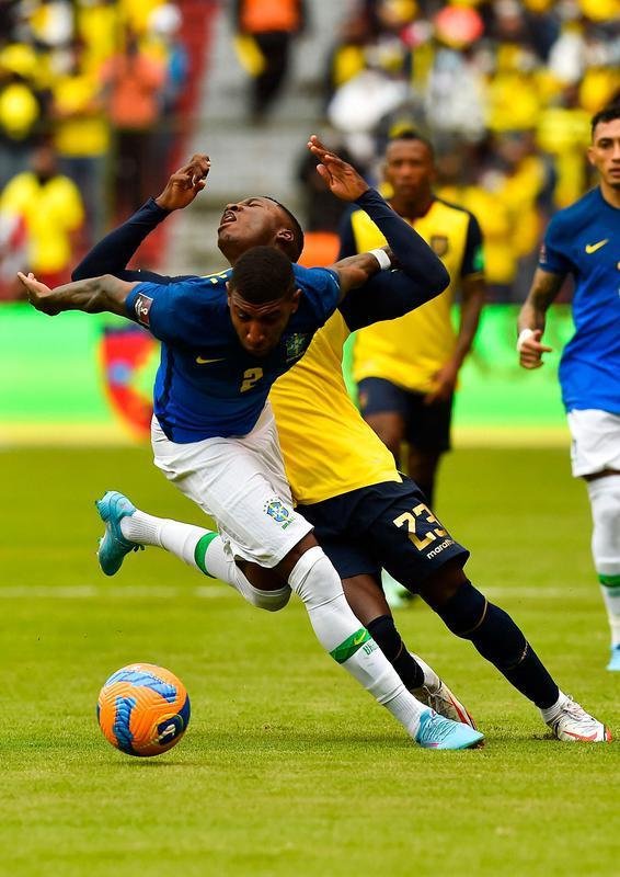 Brasil empatou com Equador em Quito, em jogo com arbitragem confusa 