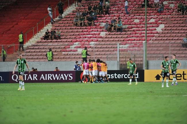 Fotos da derrota do Amrica para o Independiente del Valle, por 2 a 0, no Independncia, pelo Grupo D da Copa Libertadores