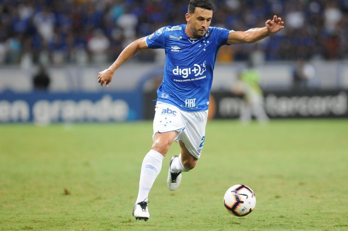 Fotos do jogos entre Cruzeiro e Deportivo Lara no Mineiro