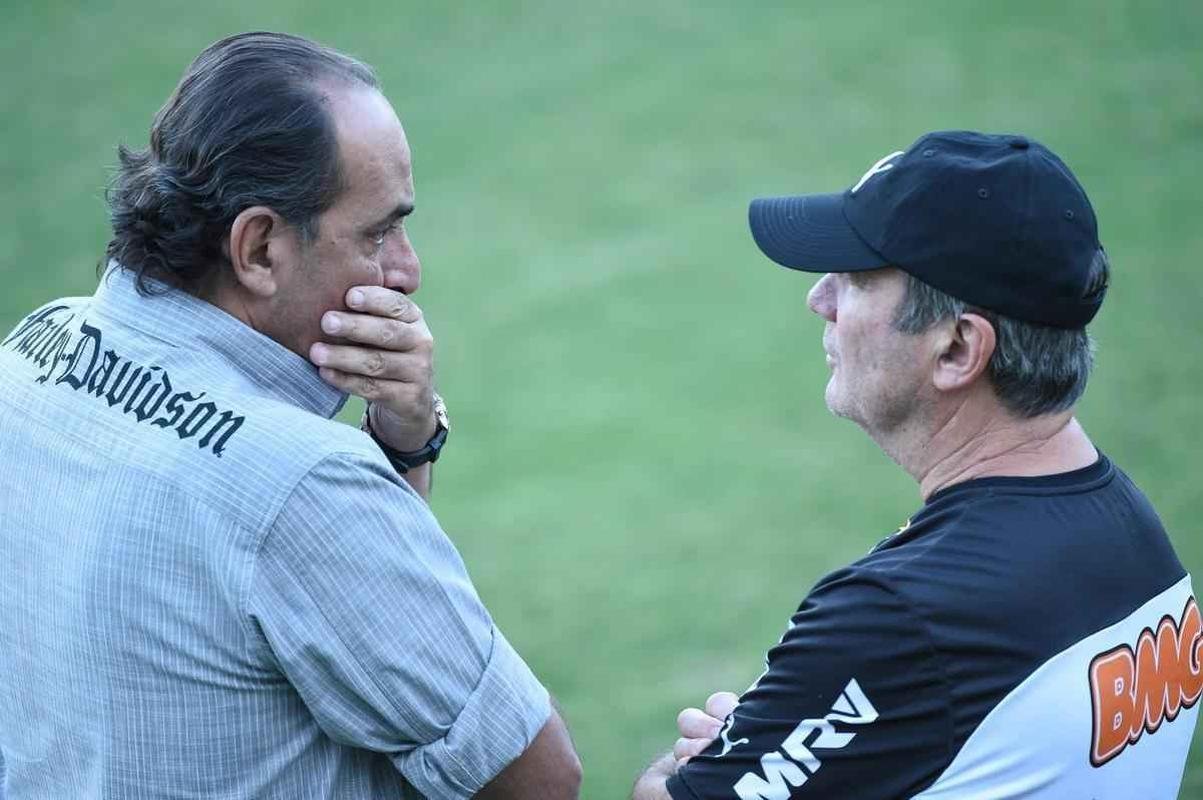 Bastante questionado, Paulo Autuori foi demitido aps a derrota para o Nacional de Medelln, no jogo de ida das oitavas de final da Libertadores. Kalil apostou em Levir Culpi, que estava afastado do futebol brasileiro. O Galo foi eliminado da Libertadores, o presidente desabafou, admitindo que jogou meses de trabalho no lixo, mas Levir acertaria o time