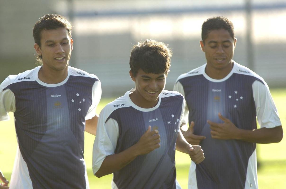 Atacante Dudu esteve nas categorias de base do Cruzeiro de 2005 at 2009, quando recebeu oportunidade entre os profissionais. Posteriormente, em 2010, foi emprestado ao Coritiba. Retornou  Raposa em 2011 e foi vendido ao Dnamo de Kiev meses depois.