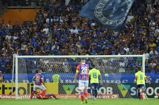 Cruzeiro estreou terceiro uniforme, o ltimo produzido pela Umbro