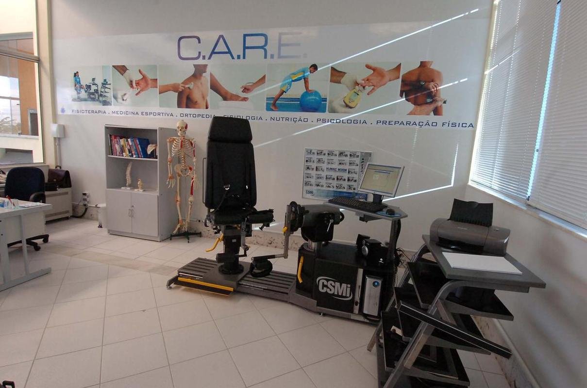 Fotos da inaugurao do Centro Avanado de Reabilitao Esportiva (CARE) da Toca da Raposa II, em 2007