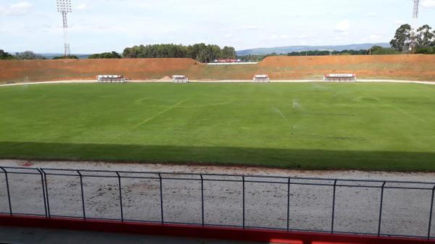 O estdio Pedro Alves do Nascimento, em Patrocnio, dispe de 8.633 lugares. O Patrocinense manda suas partidas no local.